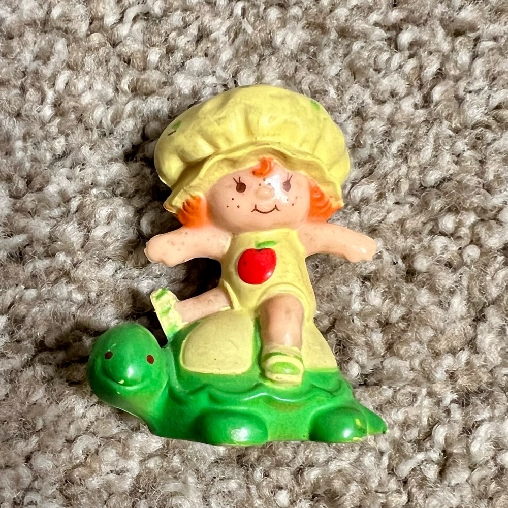 Vintage Strawberry Shortcake Figurines 1981 Apple Dumplin on Turtle